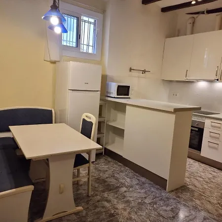 2 Bedrm Bcn Down Ac Wifi 30 Nigths Min Apartment